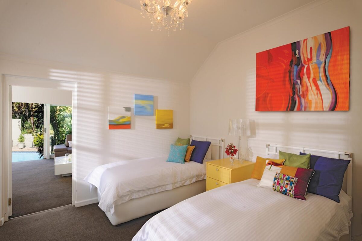 Clarendon Fresnaye bedroom with twin beds 